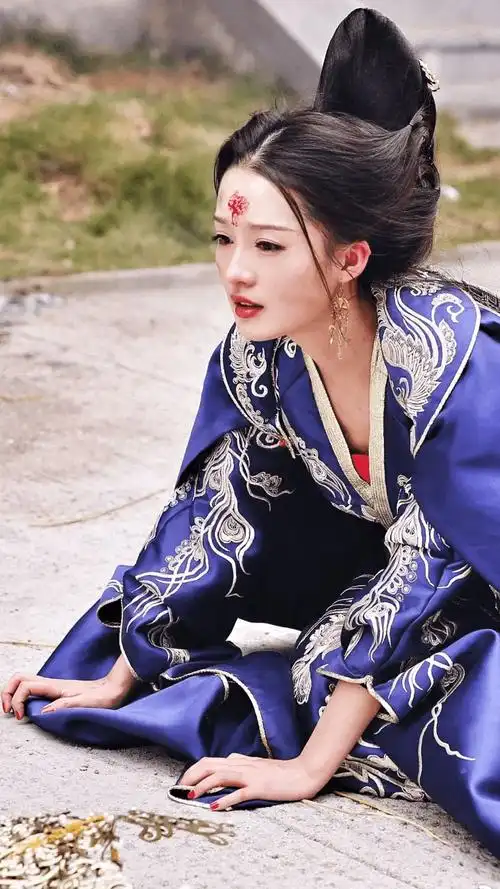 而李沁在《楚乔传》中的元淳公主的写真,更是让这位粉丝大为赞美!