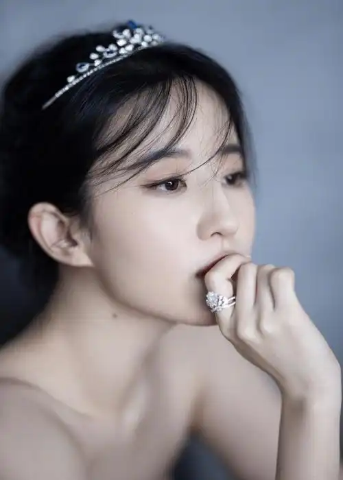 刘亦菲超话尚美巴黎拍摄第二波花絮照高清原图.