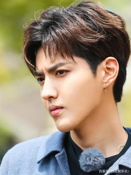 吴亦凡壁纸:又帅又酷的小哥哥,怎能不爱呢!