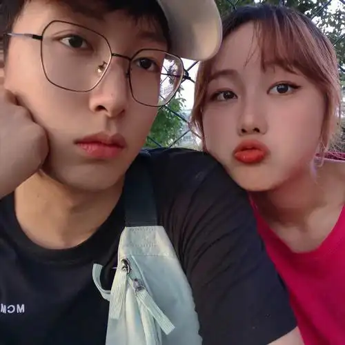 情侣拍照只会嘟嘴撅嘴系列