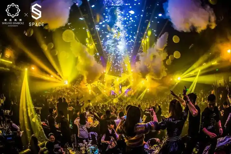 spaceclub芝华士肆放鎏金派对之夜共享璀璨时刻