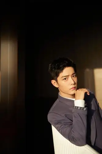 肖战出席腾讯视频星光大赏,紫色套装帅气爆表