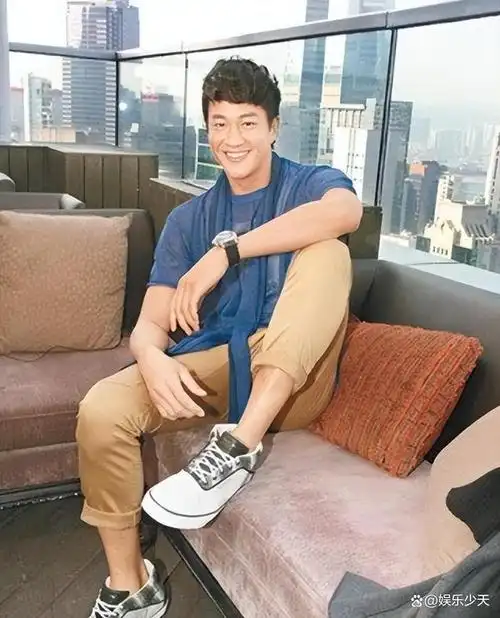 何润东:三次表白孙俪被拒,41岁娶柜姐为妻,如今怎样了?