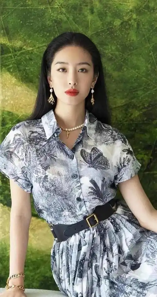 杨采钰明星壁纸2