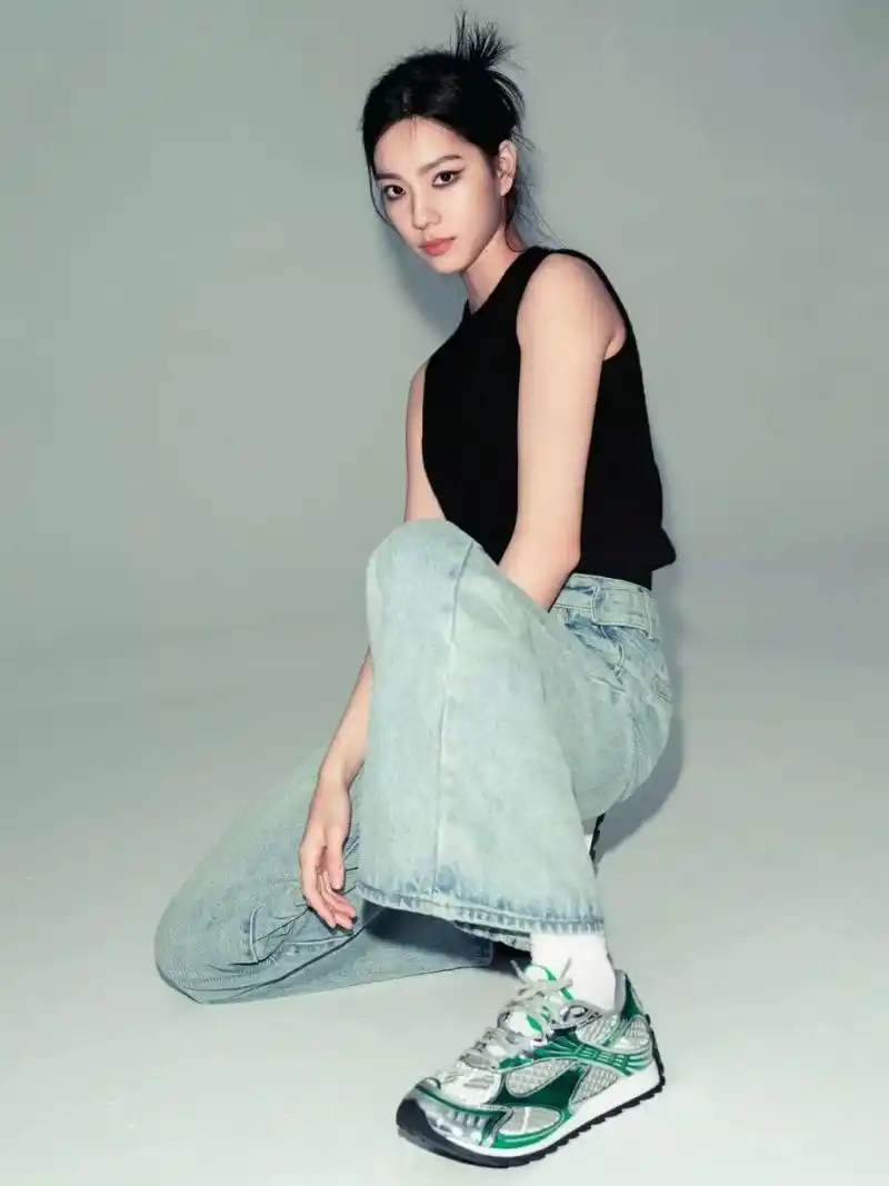 女星庄达菲近日一则随拍分享.