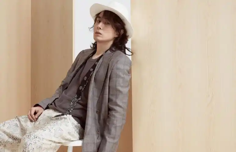 李承铉文艺帅气时尚写真大片