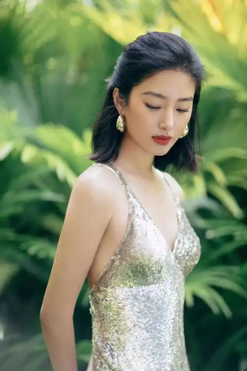 杨采钰大美女