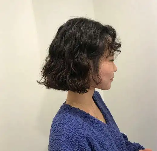 短发水波纹发型