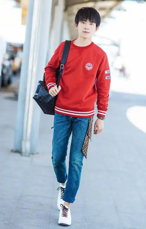 易烊千玺最新私服盘点 家有少年初长成