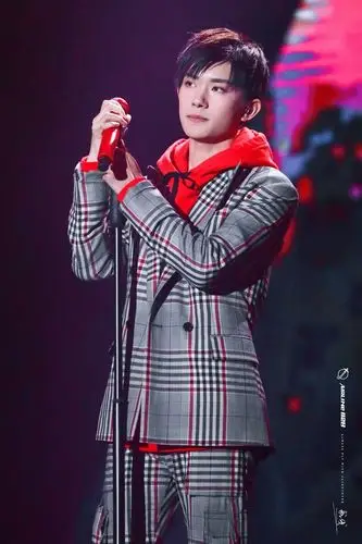 易烊千玺 #tfboys 十八岁成人礼生日会 高清 帅气