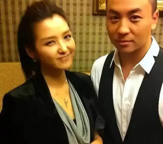 有种差距叫释小龙何洁散伙,10多年后一个身家过亿,一个手头紧