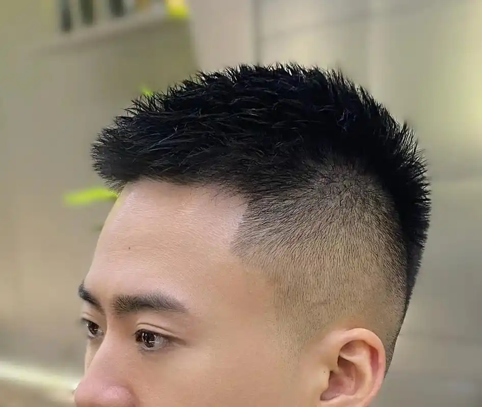 男生发型推荐:中式寸头 长度比寸头长一点,可以理解为短款栗子头