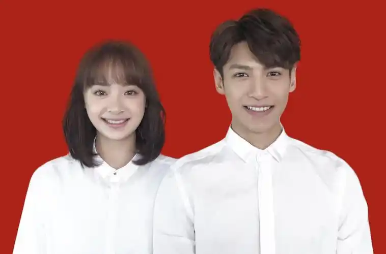 孙铱微博晒"结婚照" 这对新婚夫妻有点甜