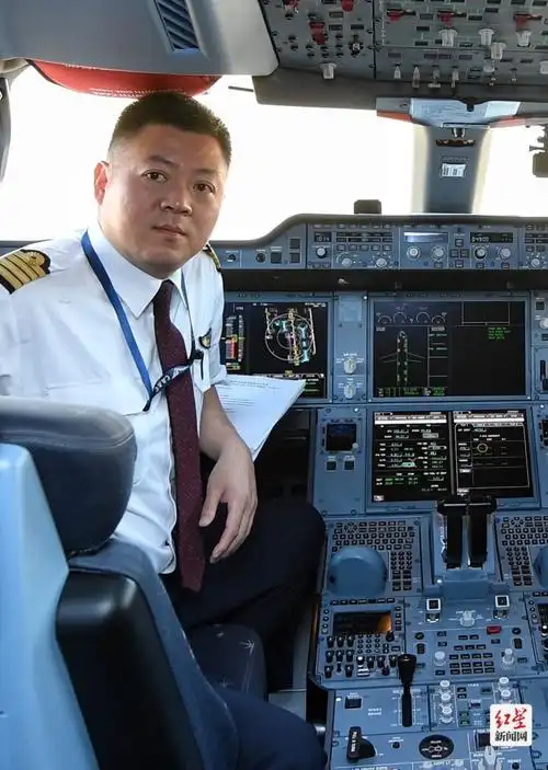 天府机场投运中外机长为神鸟送祝福