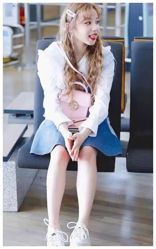 宋雨琦哪里来的自信?个子矮还敢穿齐膝连衣裙,穿后像1米5!