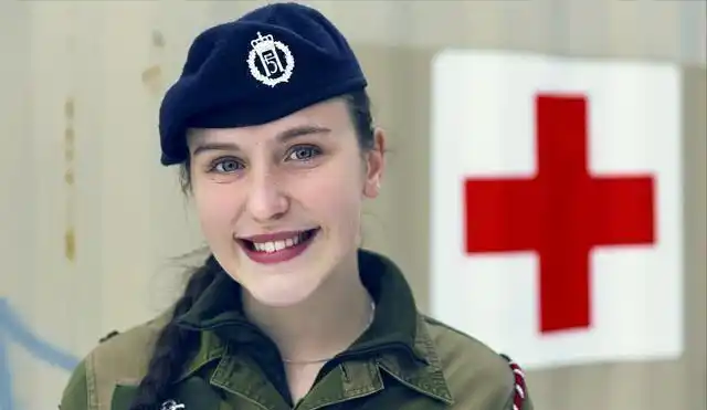 挪威的兵役制度美女们被强制兵役719个月与男兵吃住在一起