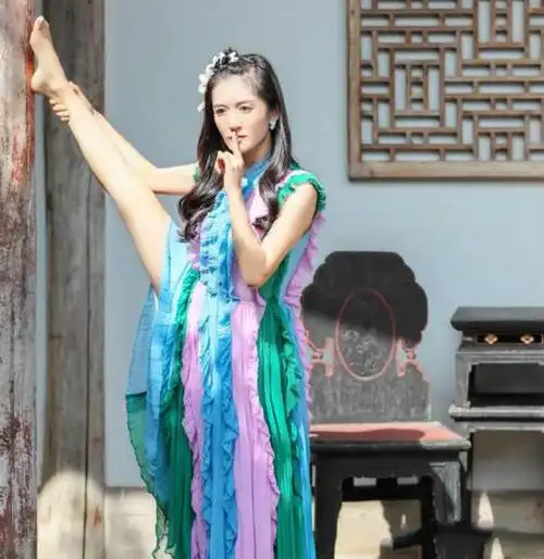 谢娜的拍照姿势:图2让张杰吃醋,图5能模仿出来我立马给你跪下!