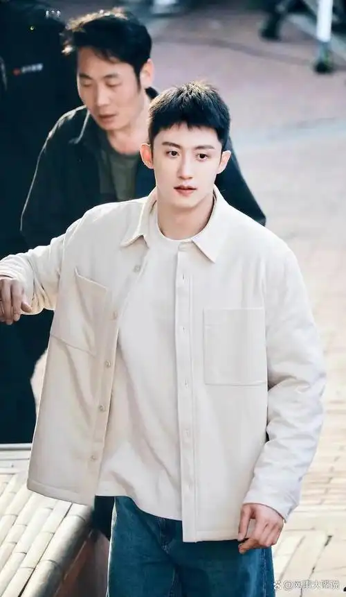 黄景瑜顺毛造型曝光,网友惊呼:这不就是我理想中的校园男友吗?