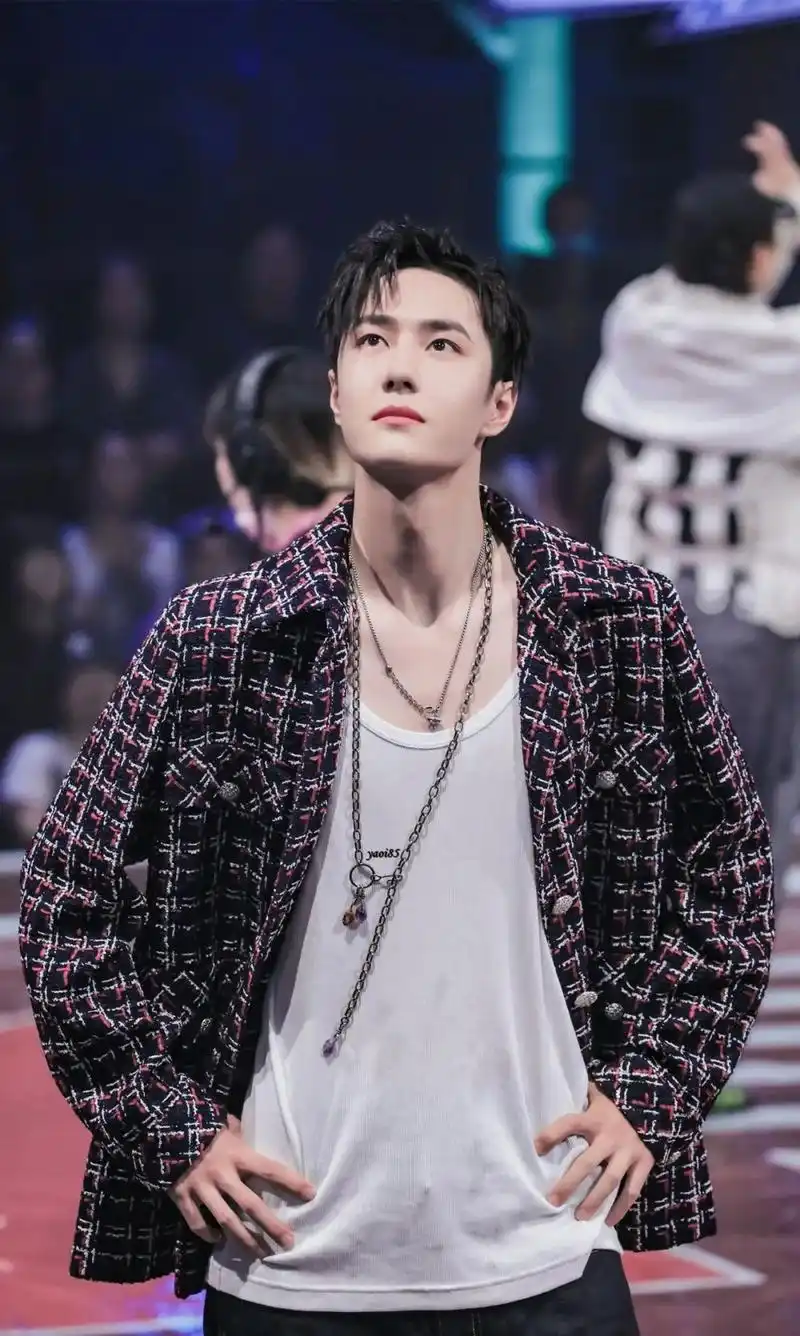 王一博壁纸酷帅鲜明时尚感爆棚是无数少女的理想型