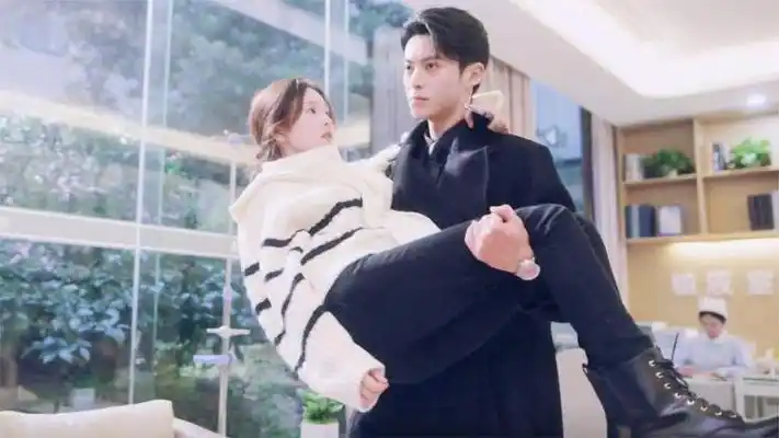 以爱为营:王鹤棣当着白鹿前男友的面,霸气宣示主权这幕,太酷了