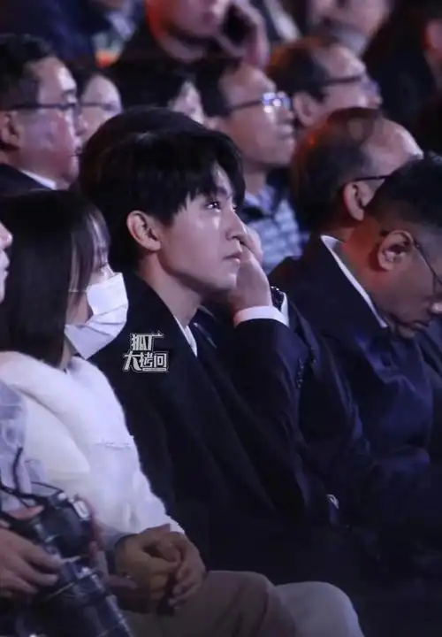 郑爽性瘾大脱衣舞lisa保不住了王俊凯肆无忌惮养嫂子