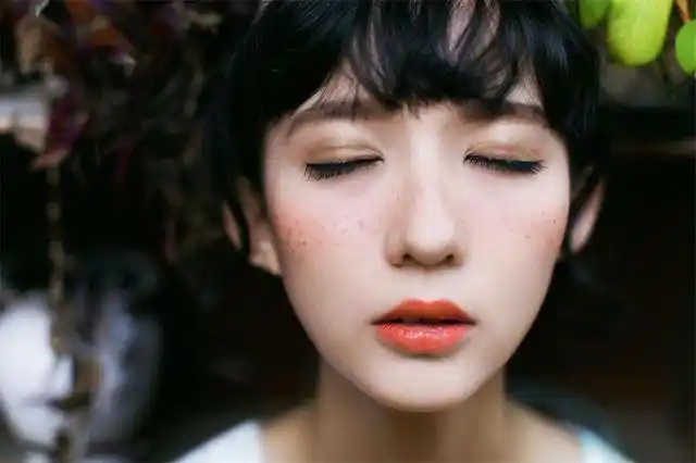 这6位女明星把雀斑美出了天际