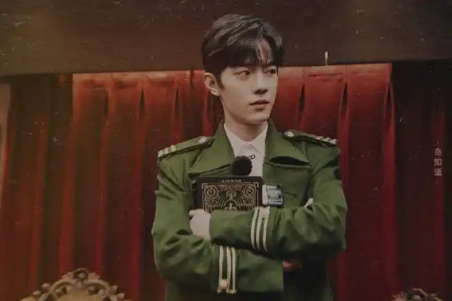 肖战超话#肖战#xz#肖战的故事感#民国时期在战场上沉着冷静又聪敏,光