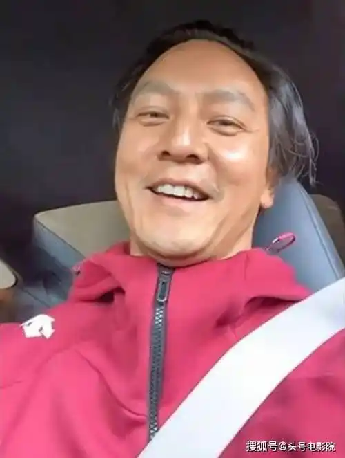 吴彦祖晒贾玲合影没p图网友吓一跳这才是暴瘦后真实的样子