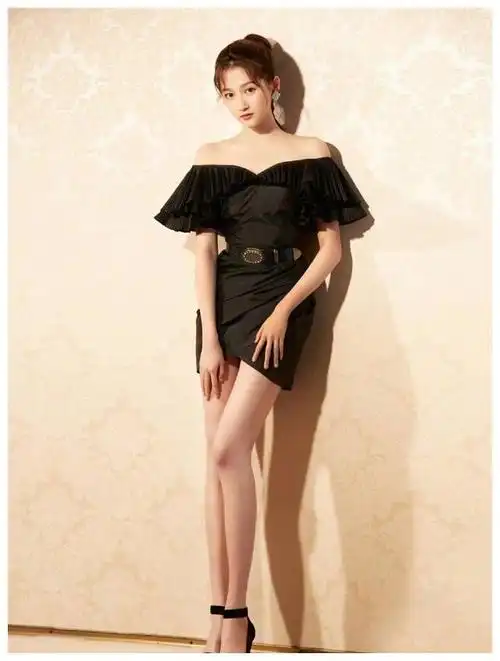 关晓彤穿裙子性感迷人看到照片后网友邻家小妹