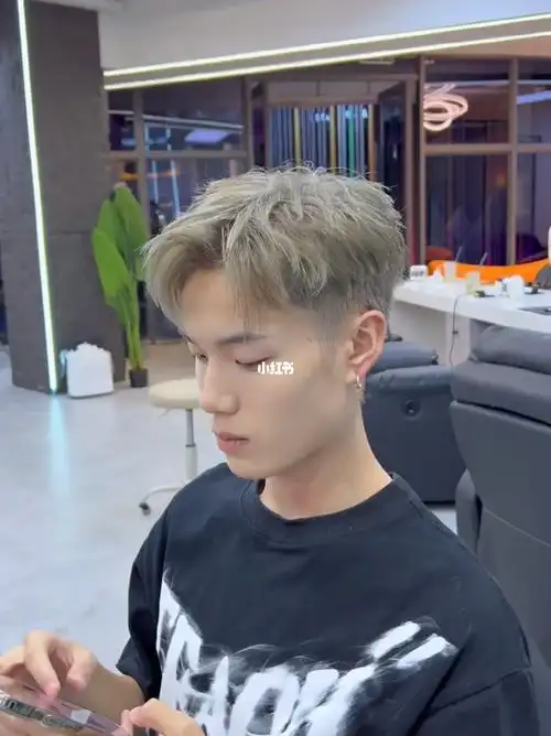 男生亚麻灰棕色