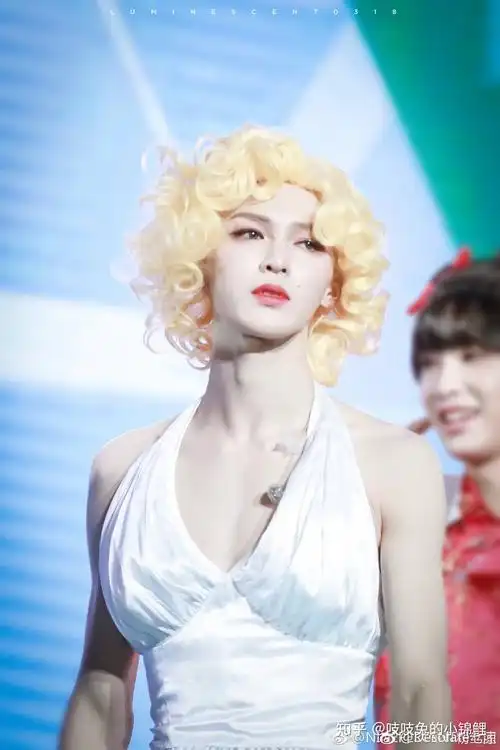 如何看待朱正廷女装? - 知乎