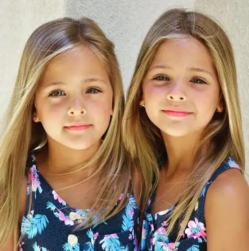 年轻小网红越来越多又有一对水灵水灵的仙女双胞胎姐妹火了