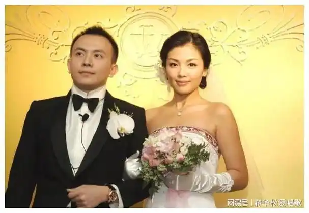 刘涛老公和儿女逛街被偶遇,孩子们长这么大这么高了,长相像妈妈