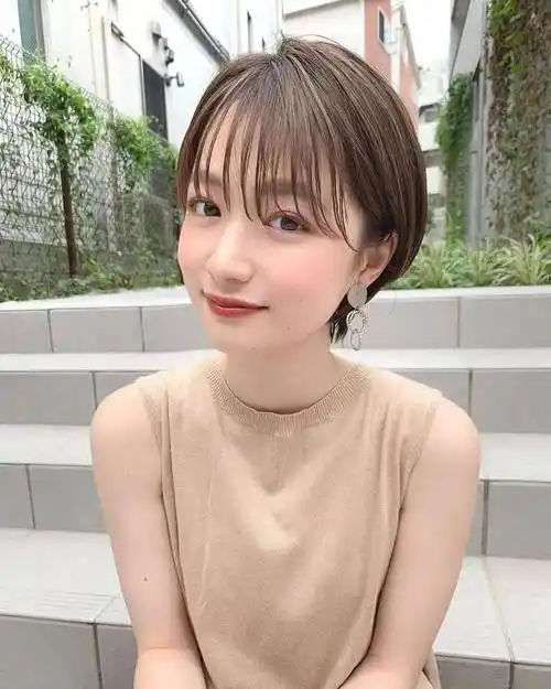 试试这些短发发型,让你一秒变「精灵」_个性_女生_层次感