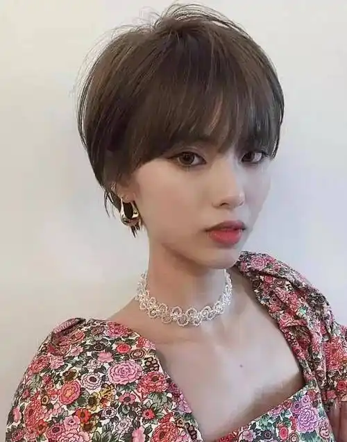 今年流行的洋气短发,减龄显气质_lily_刘海_头发