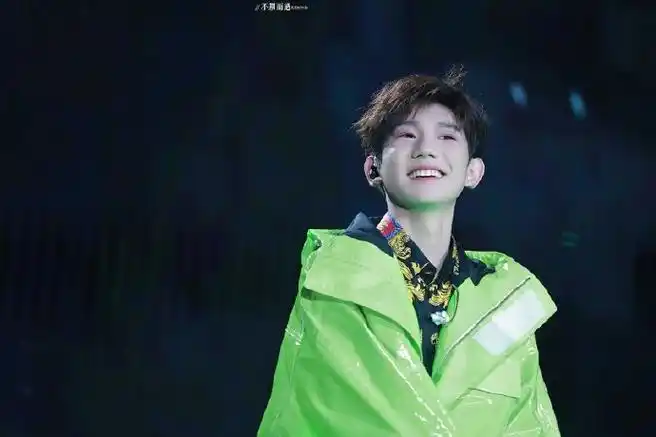 源～想看看大家相册里有哪些绿衣源多云转晴又转阴@tfboys-王源图片cr