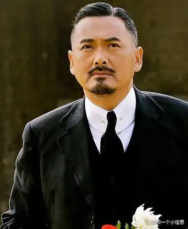 周润发进演艺圈四十多年,他的努力大家都看在眼里,演过很多角色,不管