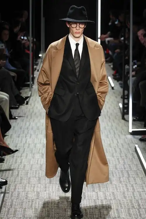 肉体还是鲜的好 18岁男模颜值爆表正当道|模特_新浪娱乐_新浪网