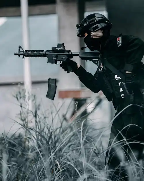 穿越火线手游cos最帅斯沃特