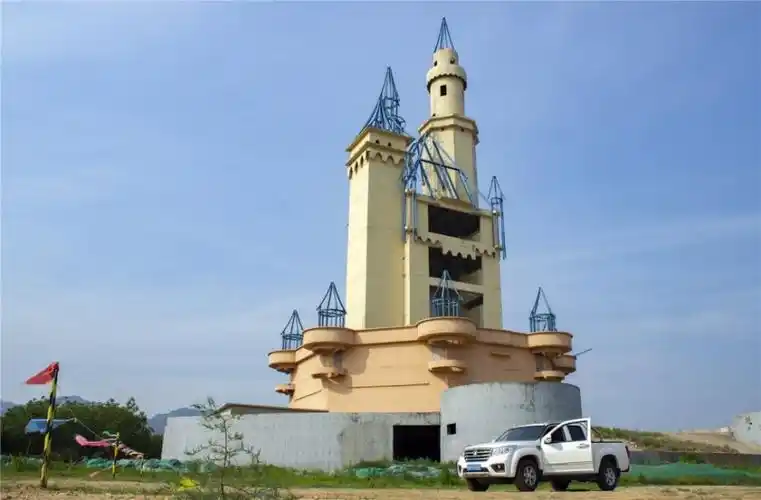北京昌平有座鬼城城堡废弃的沃德兰游乐园