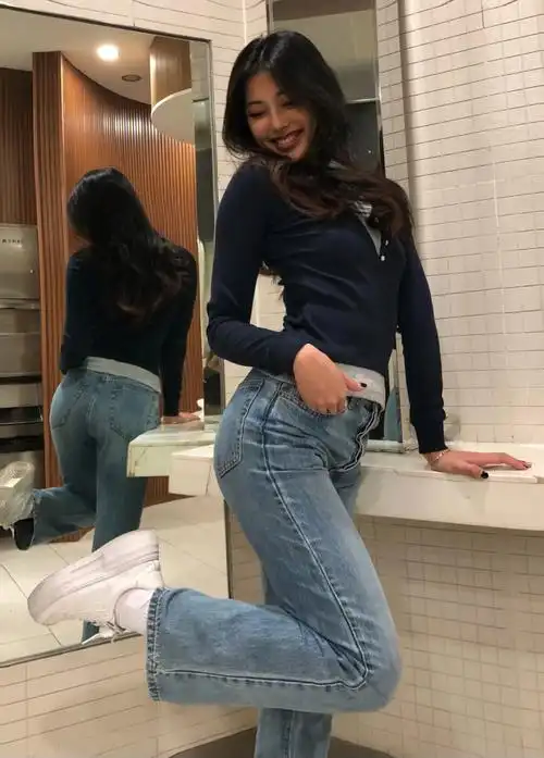 today喜欢牛仔裤配小白鞋