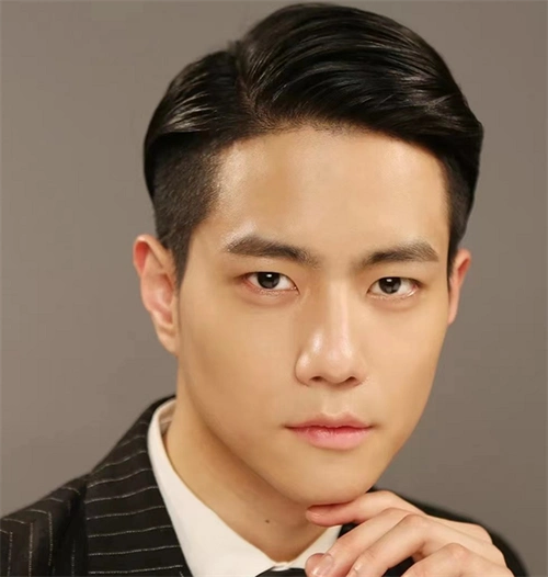经典油头发型 尽显男性魅力_时尚男发 - 美发站