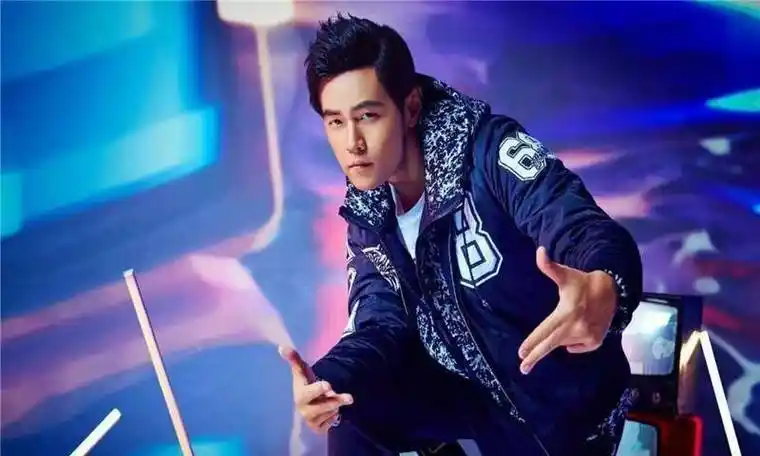 原创昆凌周杰伦共同出席电影活动婚后首次合体甜蜜爱情令人甜蜜