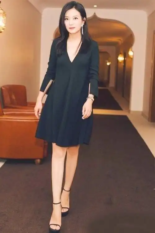 不过大家一直都在问的非常多的就是赵薇身材的问题,无论是年轻时候的