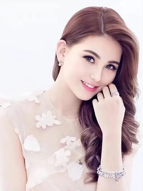 回顾昆凌嫁大14岁周杰伦婚后连生三胎如今一家五口其乐融融