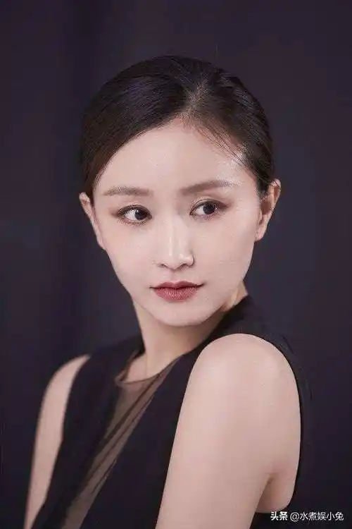 傅淼淡雅,章涛帅气,她撞脸师妹海清,这7位实力演员何时被发现_武笑羽