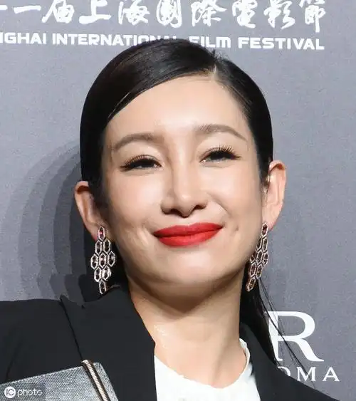 六组女神秦海璐红唇照又性感又迷人