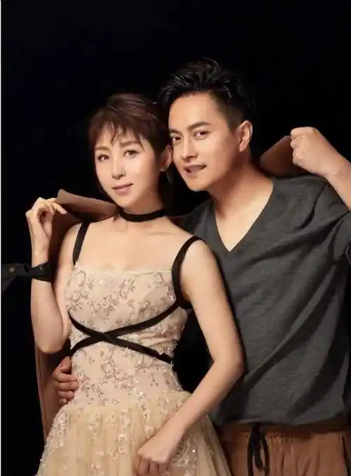 今年6月,郭津彤也受邀参加了《精彩音乐汇》,还是当年那个人美歌更美