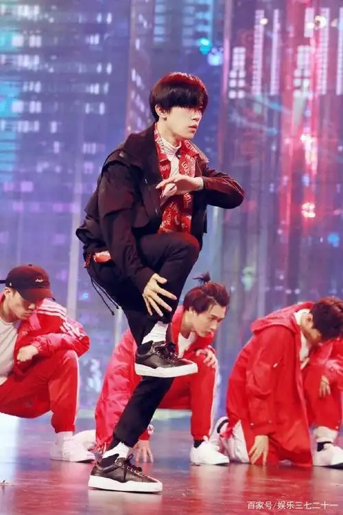 有一种中毒叫当易烊千玺跳舞时,哪怕是妖娆的女团舞