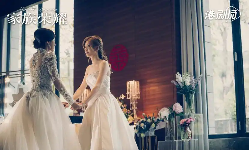 94家族荣耀开播直击世纪婚礼现场,少奶奶们#杨怡  和#李彩桦  婚纱